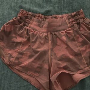 Lululemon hotty hot low rise short lines 2.5”size 4